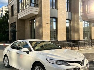 2018 Toyota Camry VIII (XV70), белый, 3200000 рублей, вид 4