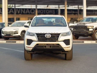 2026 Toyota Fortuner II Рестайлинг, белый, 5250011 рублей, вид 2