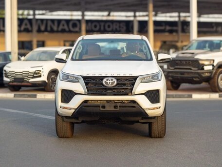 2026 Toyota Fortuner II Рестайлинг, белый, 5250011 рублей, вид 2