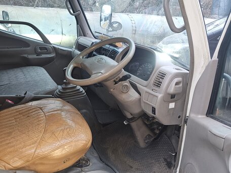 1990 Toyota Toyoace, белый, 650000 рублей, вид 5
