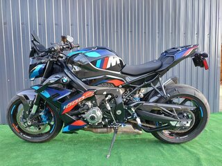 2022 BMW M 1000 R, чёрный, 2614889 рублей, вид 1