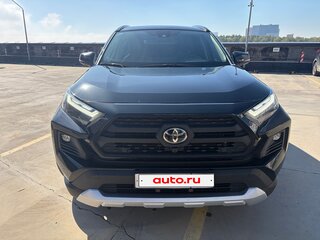 2023 Toyota RAV4 V (XA50), чёрный, 3400000 рублей, вид 3