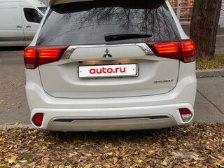 2022 Mitsubishi Outlander III Рестайлинг 3, белый, 2500000 рублей, вид 3