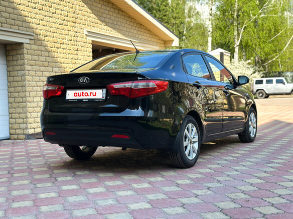 2013 Kia Rio III, чёрный, 700000 рублей - вид 2