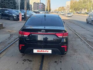 2019 Kia Rio IV, чёрный, 715000 рублей, вид 3