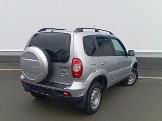 2013 Chevrolet Niva I Рестайлинг, серый, 679000 рублей, вид 4