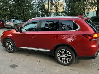 2018 Mitsubishi Outlander III Рестайлинг 2, красный, 2000000 рублей, вид 4