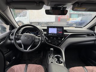 2023 Toyota Camry US Market VIII (XV70) Рестайлинг, белый, 3949999 рублей, вид 4
