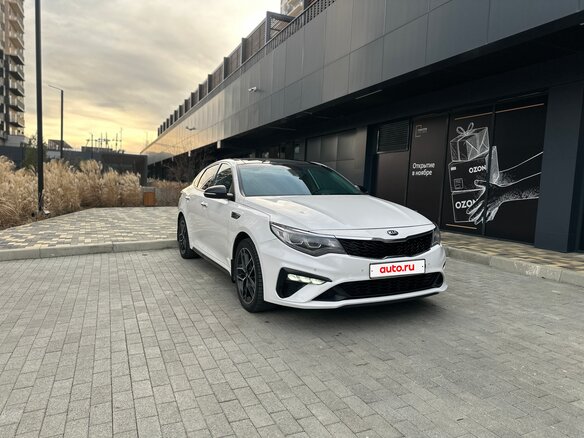 2019 Kia Optima IV Рестайлинг, белый, 1450000 рублей - вид 3