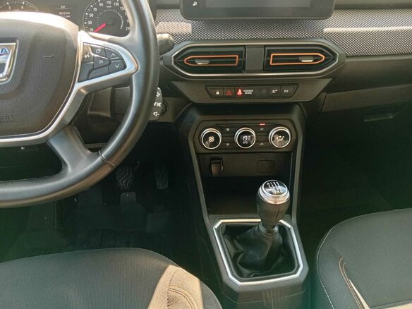 2022 Dacia Sandero Stepway III Рестайлинг, коричневый, 1323000 рублей - вид 22