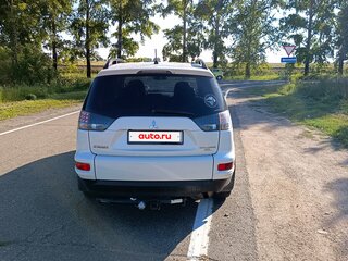 2010 Mitsubishi Outlander II Рестайлинг, белый, 1200000 рублей, вид 4