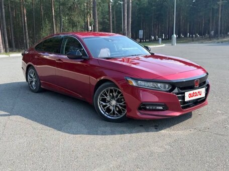2017 Honda Accord X, красный, 1820000 рублей, вид 3