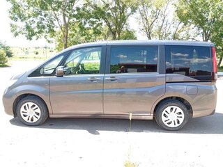 2019 Honda Stepwgn V Рестайлинг, серый, 1800000 рублей, вид 4