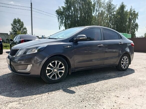 2013 Kia Rio 5-speed III, серый, 720000 рублей - вид 6