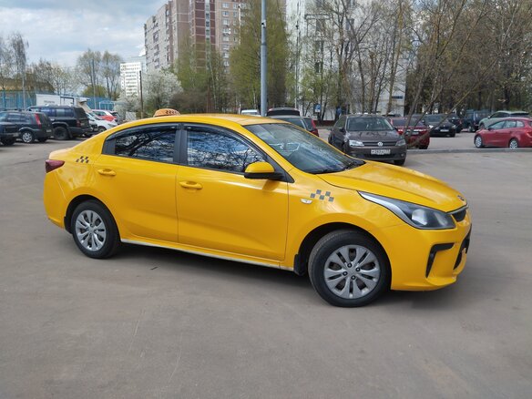 2018 Kia Rio IV, жёлтый - вид 1