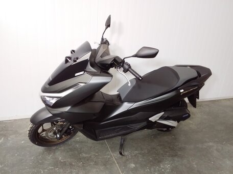 2025 Honda PCX 160, чёрный, 399000 рублей, вид 2