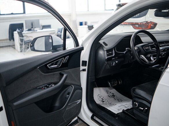 2017 Audi Q7 II (4M), белый, 4372000 рублей - вид 6