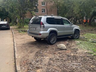 2003 Toyota Land Cruiser Prado 4-speed 120 Series, серебристый, 1990000 рублей, вид 3