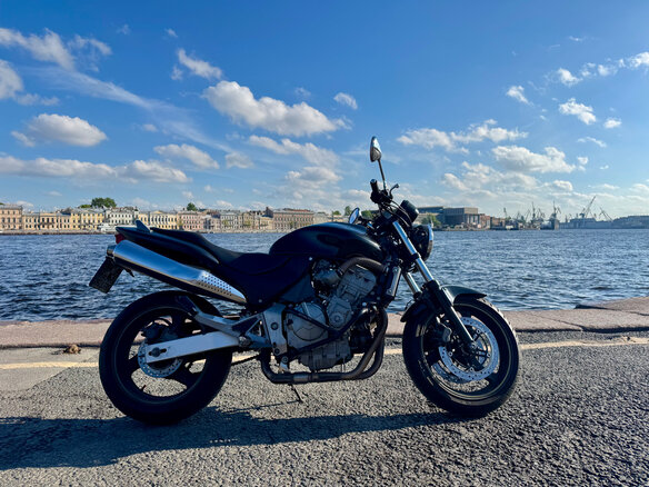2001 Honda CB 600F Hornet, чёрный, 300000 рублей - вид 4