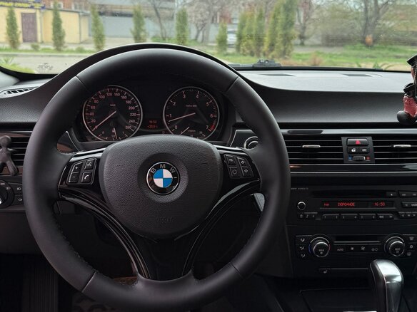 2009 BMW 3 серии 320i V (E90/E91/E92/E93), белый, 1200000 рублей - вид 4