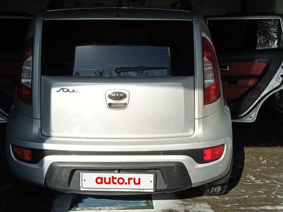 2012 Kia Soul I Рестайлинг, серебристый, 800000 рублей - вид 5