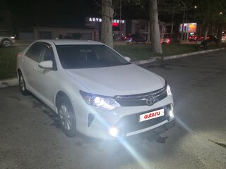 2016 Toyota Camry VII (XV50) Рестайлинг, белый, 2100000 рублей, вид 3