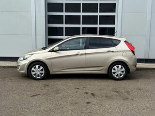 2012 Hyundai Solaris I, бежевый, 700000 рублей, вид 2