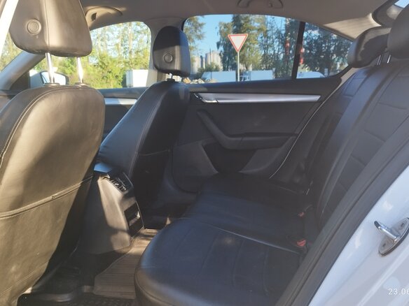 2013 Skoda Octavia III (A7), белый, 1080000 рублей - вид 21