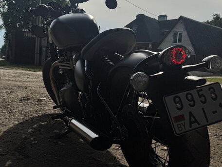 2022 Triumph Bonneville Bobber, чёрный, 1300000 рублей, вид 5