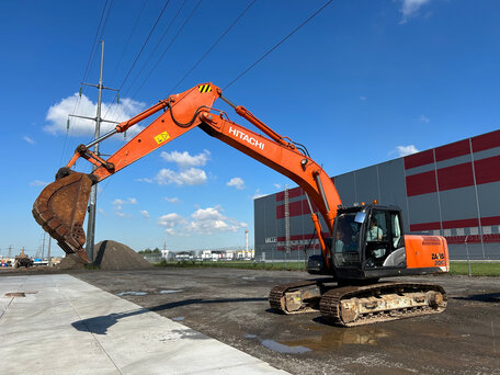 2021 Hitachi ZX200, оранжевый, 8200000 рублей, вид 1