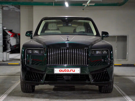 2026 Rolls-Royce Cullinan Black Badge I Рестайлинг (Series II), зелёный, 69000000 рублей, вид 3