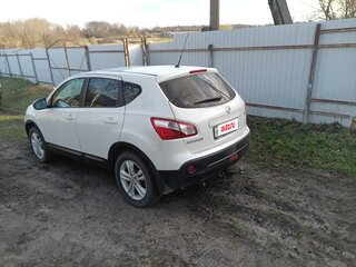 2013 Nissan Qashqai I Рестайлинг, белый, 950000 рублей, вид 4