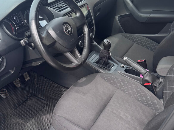 2019 Skoda Octavia III (A7) Рестайлинг, серый, 1450000 рублей - вид 4