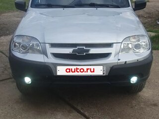 2011 Chevrolet Niva I Рестайлинг, серебристый, 420000 рублей, вид 1