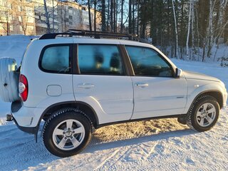 2013 Chevrolet Niva I Рестайлинг, белый, 600000 рублей, вид 3