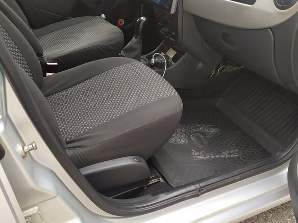 2013 Renault Logan I Рестайлинг, серебристый, 363000 рублей - вид 12