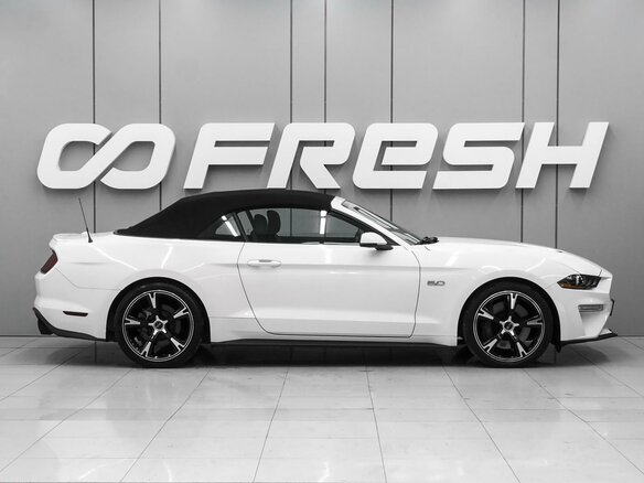 2019 Ford Mustang VI Рестайлинг, белый - вид 4