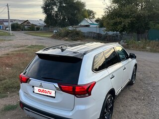 2021 Mitsubishi Outlander III Рестайлинг 3, белый, 2230000 рублей, вид 4