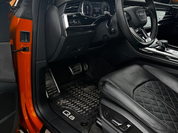 2018 Audi Q8 55 TFSI I (4M), оранжевый, 5950000 рублей - вид 16