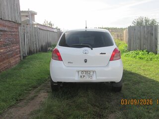 2005 Toyota Vitz II (XP90), белый, 500000 рублей, вид 3