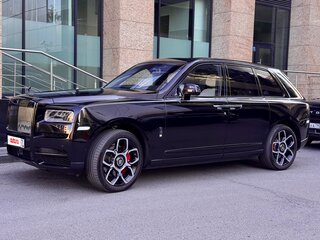 2020 Rolls-Royce Cullinan Black Badge I (Series I), чёрный, 32000000 рублей, вид 4