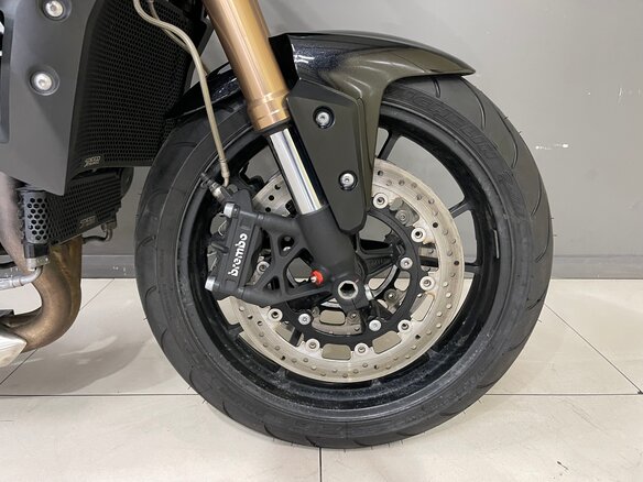 2013 Triumph Speed Triple, чёрный, 680000 рублей - вид 13