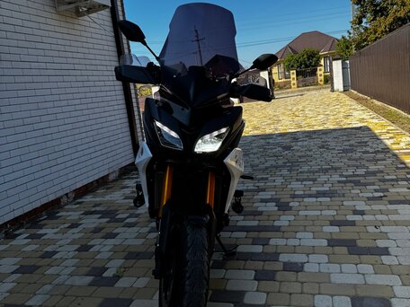 2018 Yamaha MT-09 Tracer (FJ-09), серый, 800000 рублей, вид 2