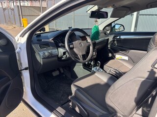 2010 Opel Astra GTC H Рестайлинг, белый, 520000 рублей, вид 5