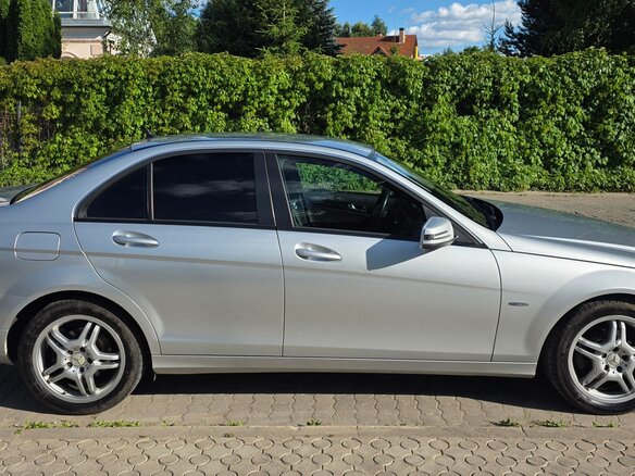 2011 Mercedes-Benz C-Класс 180 BlueEFFICIENCY III (W204), серебристый, 900000 рублей - вид 3
