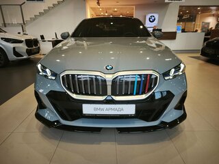 2025 BMW 5 серии 520i VIII (G60/G61/G68), серый, 7300000 рублей, вид 4