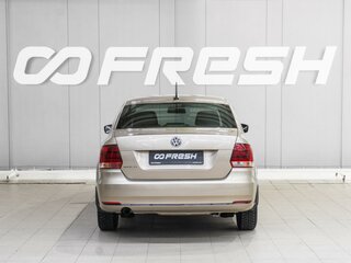 2017 Volkswagen Polo V Рестайлинг, бежевый, 899000 рублей, вид 4