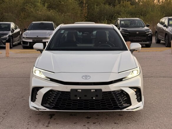 2026 Toyota Camry IX (XV80) China Market Рестайлинг, белый, 4100000 рублей - вид 1
