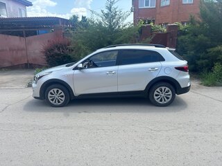 2020 Kia Rio X IV Рестайлинг, серый, 1750000 рублей, вид 3
