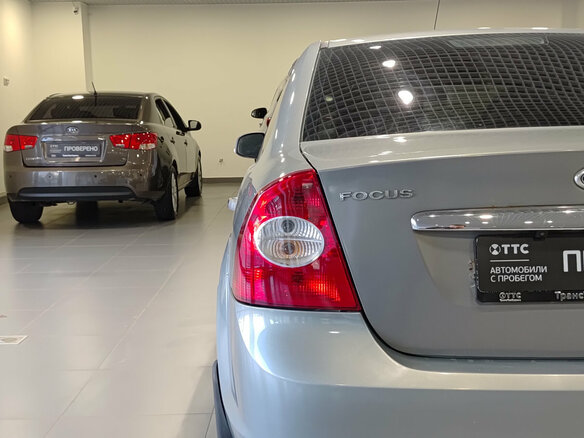 2009 Ford Focus II Рестайлинг, серый - вид 8